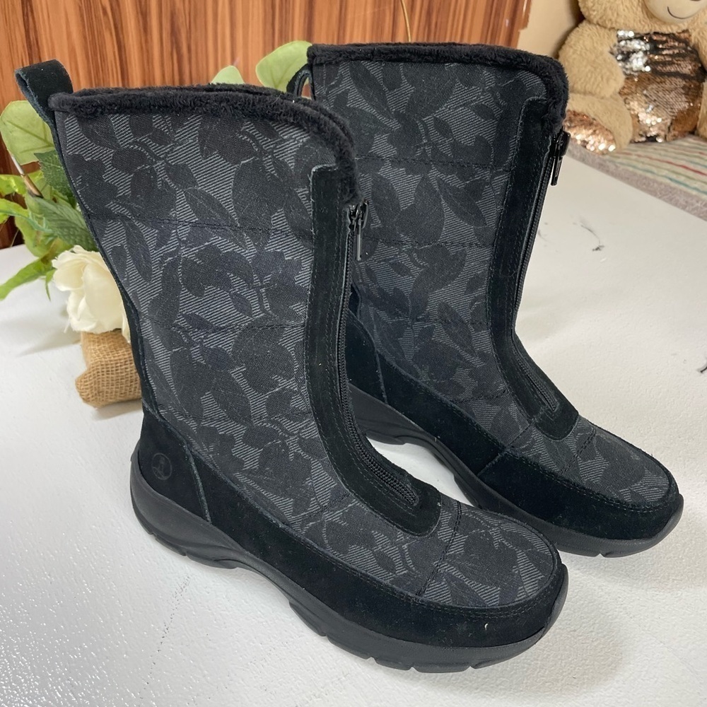 Boots size 6